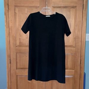 Short sleeved black shift dress